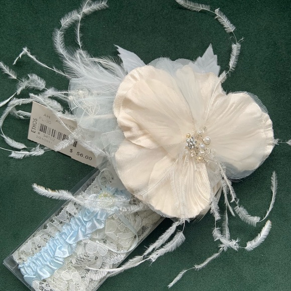 NWT Alfred Sung Ivory Lace wedding gown - Picture 7 of 8